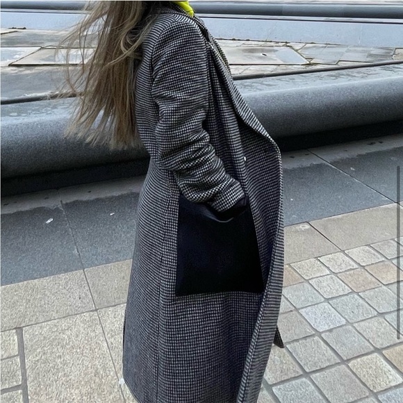 Calvin Klein
Faux-Leather-Pocket Houndstooth Maxi Coat - Picture 7 of 15